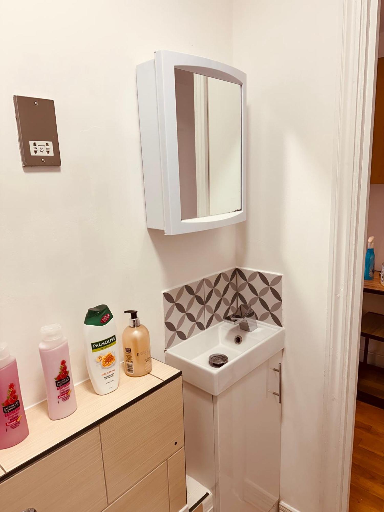 Stunning One Bedroom Studio Flat London Bagian luar foto